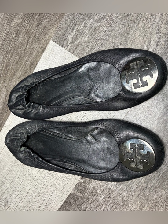Tory Burch Shoes - Tory Burch Black Leather Logo Ballet Flats
